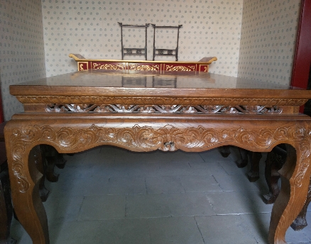 蒙式实木雕刻桌子